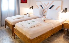 Pom Alacati Boutique Otel